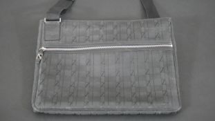 A Ermenegildo Zegna textured canvas design messenger bag. H.30 W.38cm