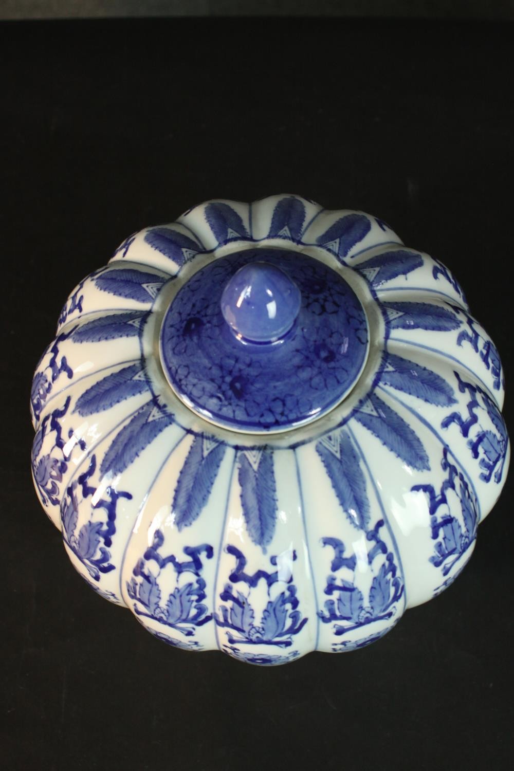 A blue and white Chinese ceramic gourd form lidded jar with stylised floral design and character - Image 2 of 5