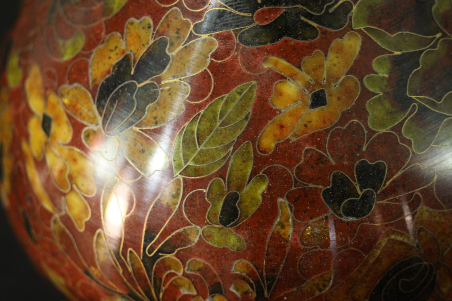 A cranberry glass etched vine design goblet along with a gilded brass Japanese cloisonné vase - Image 9 of 10