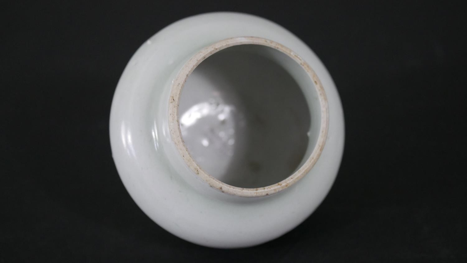 A Chinese celadon glaze ceramic vase, unglazed foot. H.7 W.8cm - Image 4 of 7