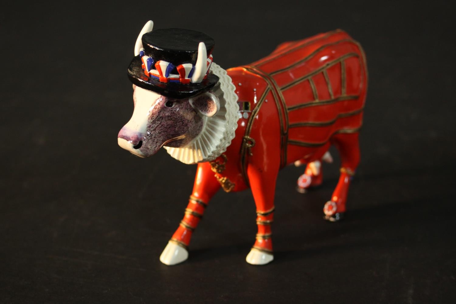 A pair of China Cow Parade figures - 'Sky Cow' and 'Beefeater' along with Royal Doulton porcelain - Image 5 of 12