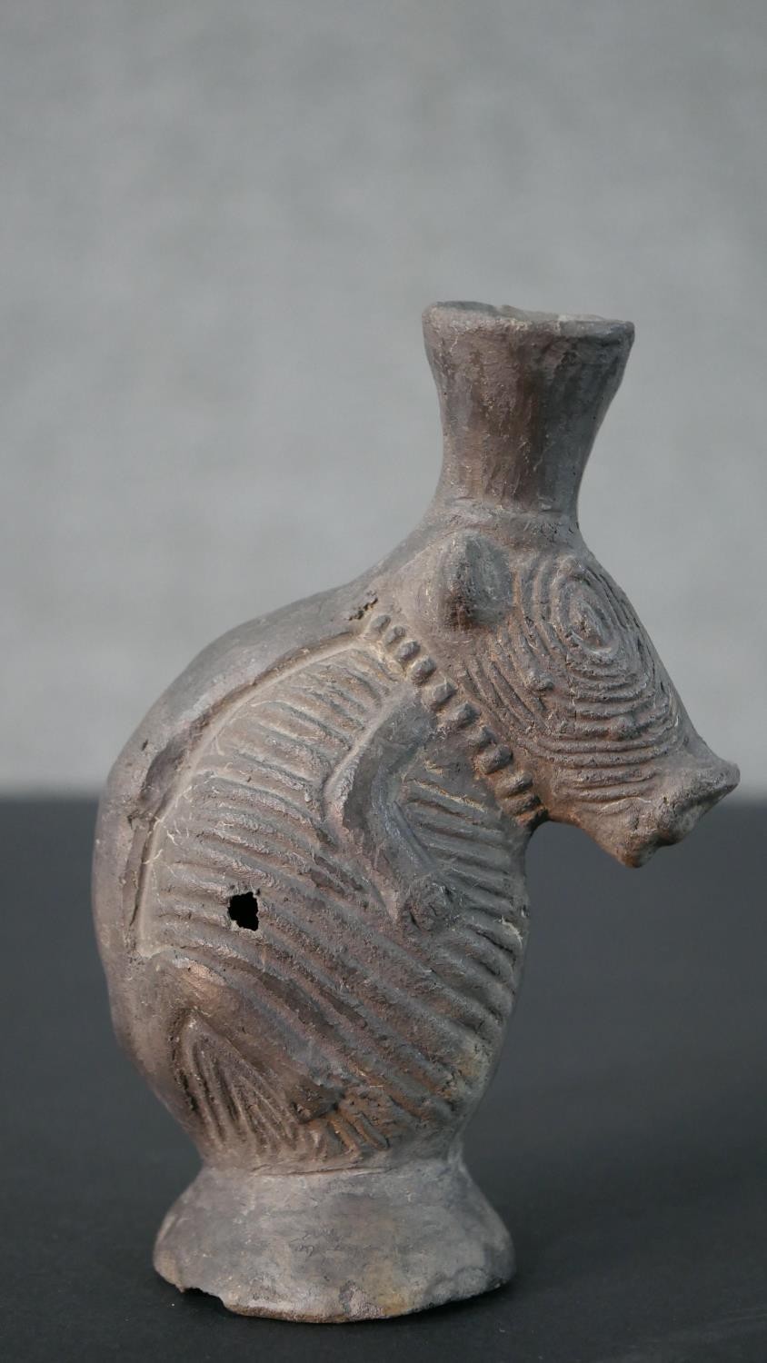 A pre-Colombian style clay vase in the form of an armadillo with relief design. H.16 W.11cm - Image 3 of 7