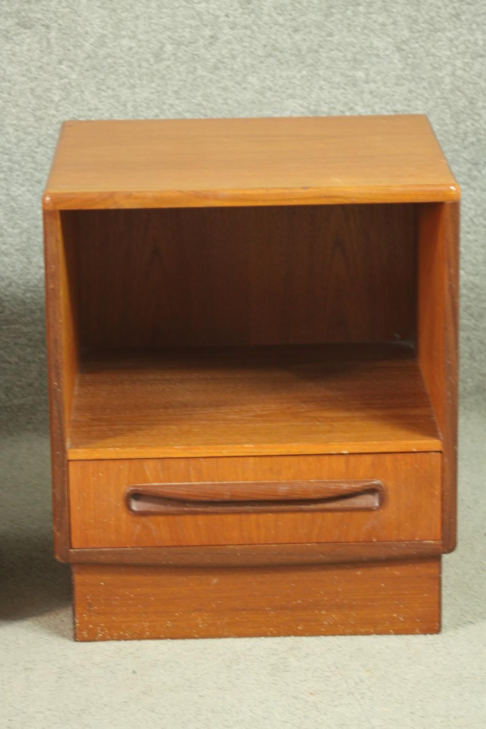 A pair of G-Plan teak bedside cabinets, with a recess over a single drawer, on a plinth base. H.53 - Image 3 of 13