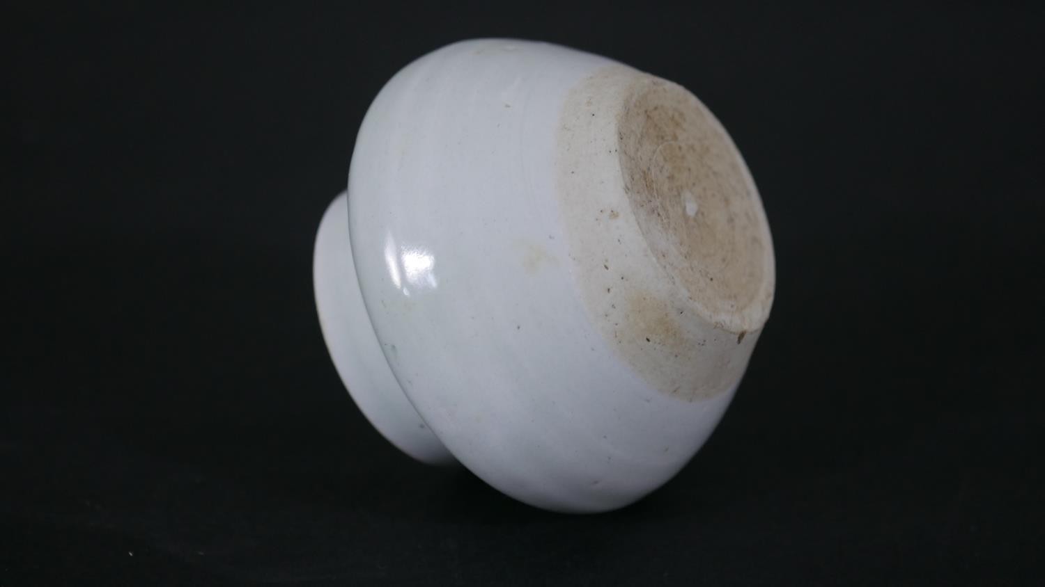 A Chinese celadon glaze ceramic vase, unglazed foot. H.7 W.8cm - Image 6 of 7