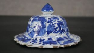 A Kangxi period blue and white porcelain jar lid from the Nan King cargo, decorated with