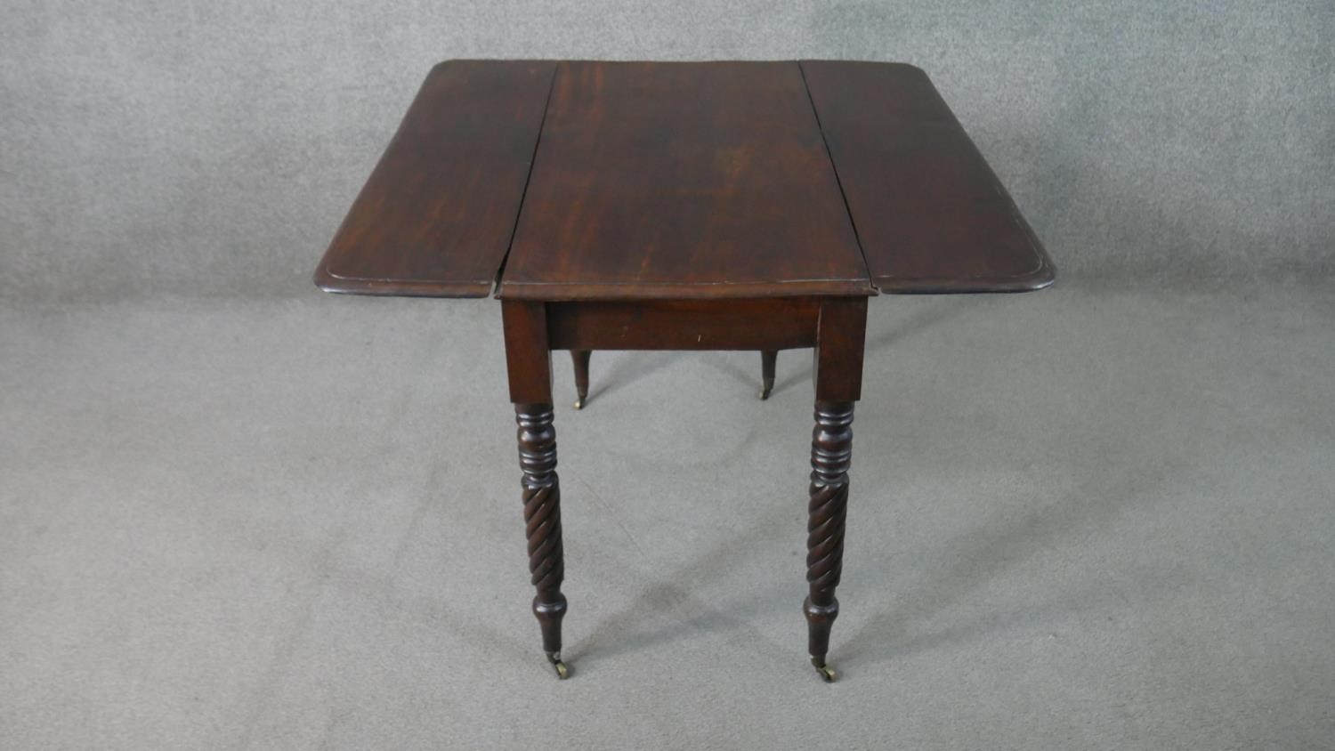 A Victorian mahogany drop leaf dining table, with turned and wrythen legs. H.70 W.93cm (Extended) - Image 5 of 7