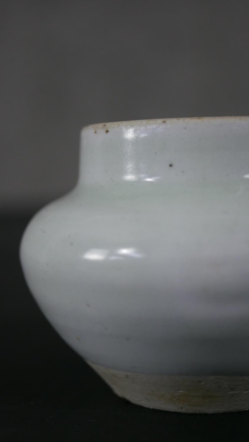A Chinese celadon glaze ceramic vase, unglazed foot. H.7 W.8cm - Image 2 of 7