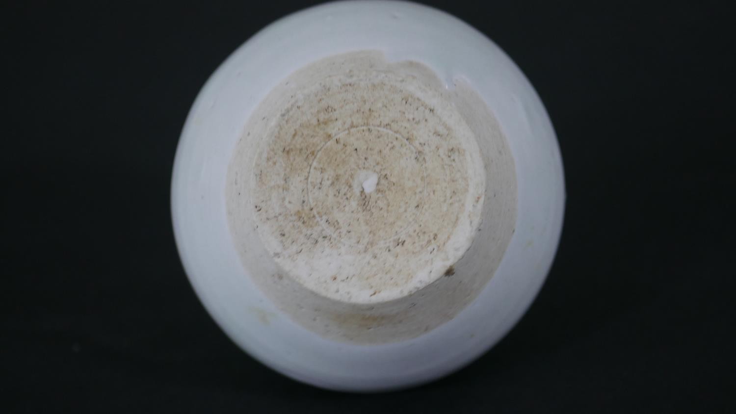 A Chinese celadon glaze ceramic vase, unglazed foot. H.7 W.8cm - Image 7 of 7