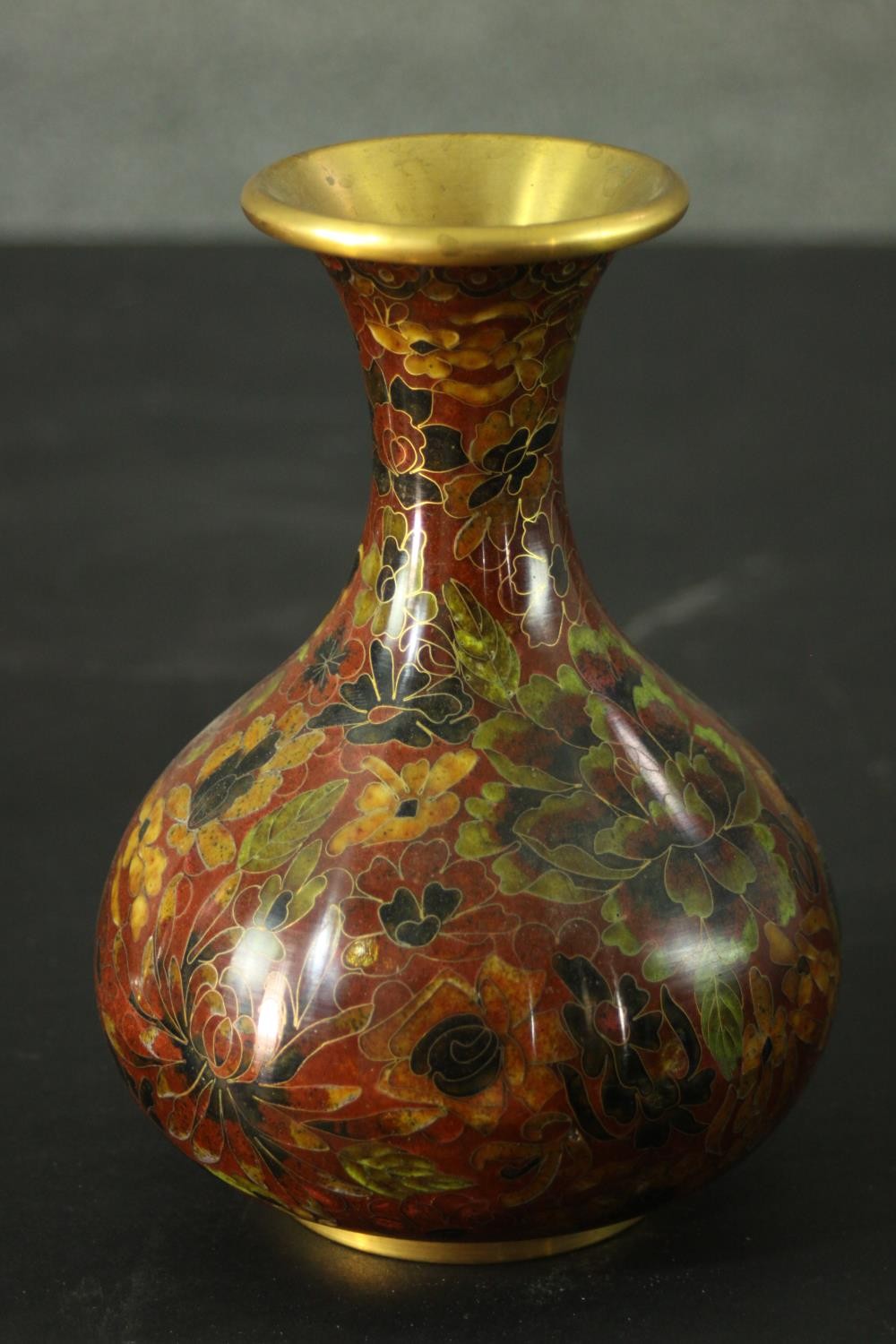 A cranberry glass etched vine design goblet along with a gilded brass Japanese cloisonné vase - Image 4 of 10