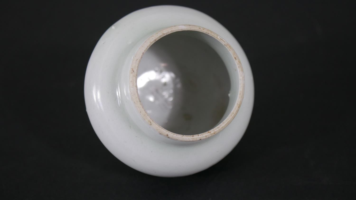 A Chinese celadon glaze ceramic vase, unglazed foot. H.7 W.8cm - Image 3 of 7