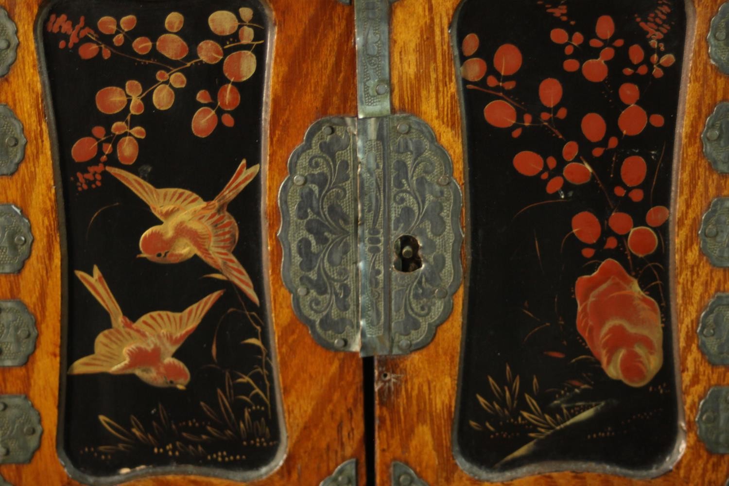 A small Japanese lacquer jewellery cabinet decorated with flowers and birds. (left door does not - Image 3 of 4