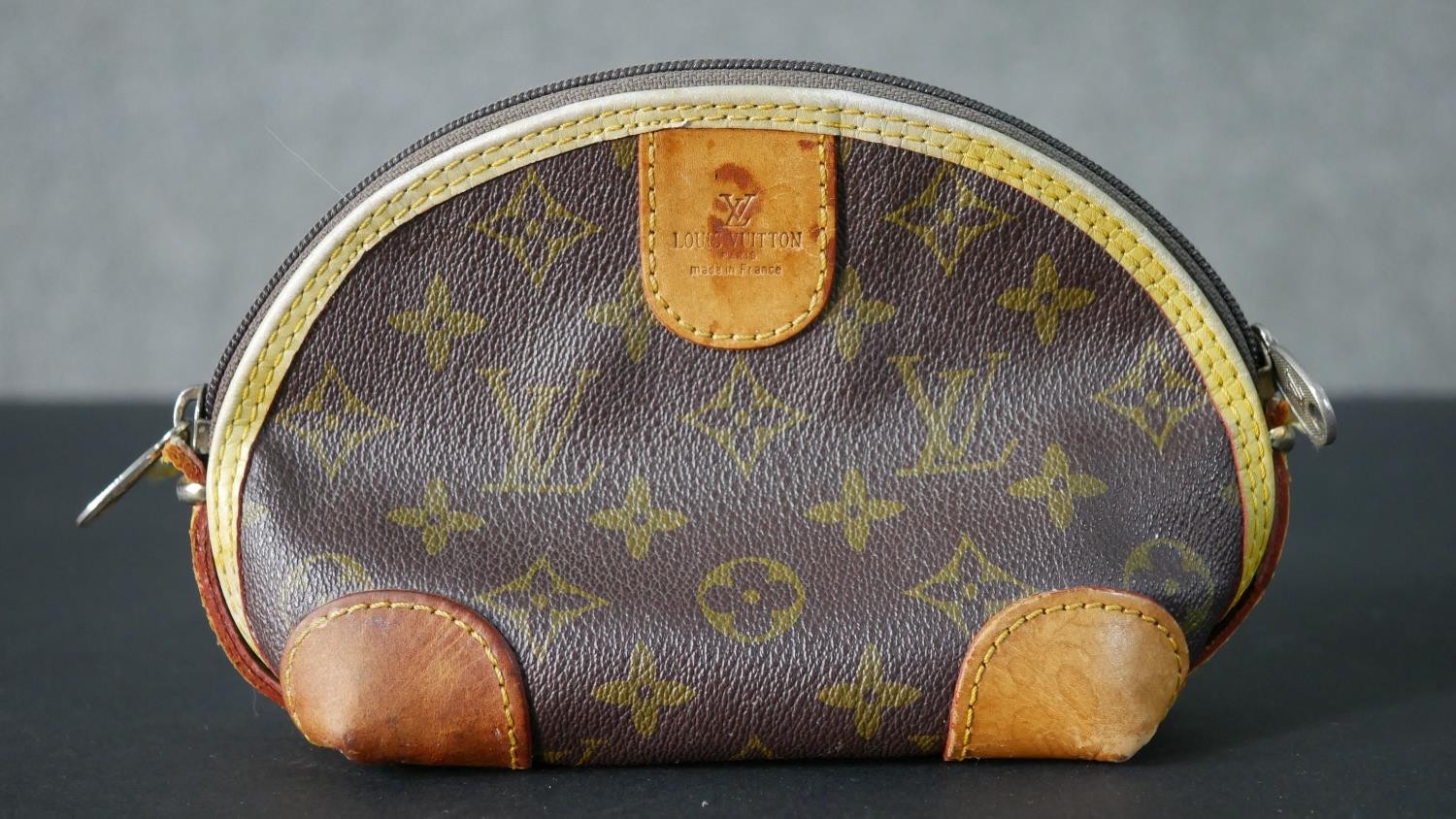 A Louis Vuitton purse along with a Mulberry saddle bag, wallet and purse. H.23 W.20cm (largest) - Image 12 of 15