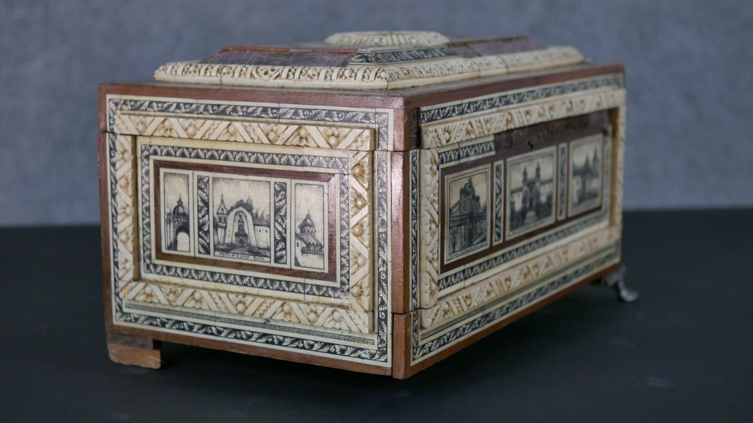 A bone and scrimshaw work vintage box with red silk lining, decorated with buildings and flower - Image 10 of 12