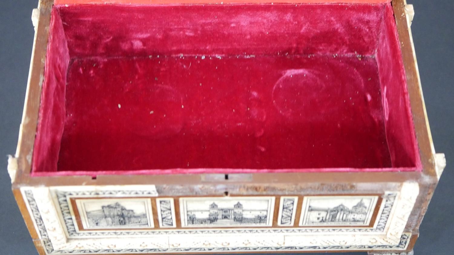 A bone and scrimshaw work vintage box with red silk lining, decorated with buildings and flower - Image 8 of 12