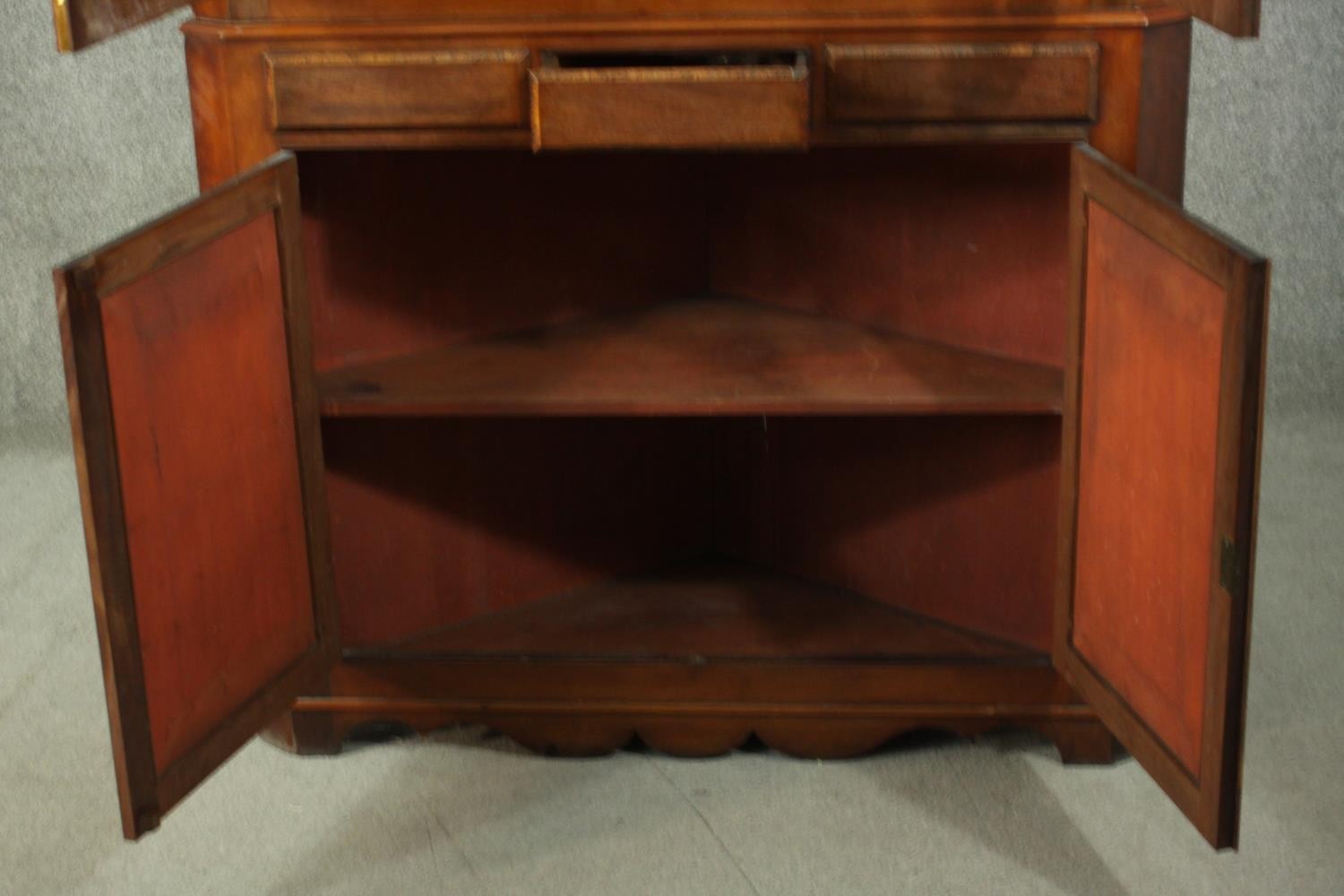 A George III mahogany corner display cabinet, with two glazed doors, over three short drawers, above - Image 5 of 10