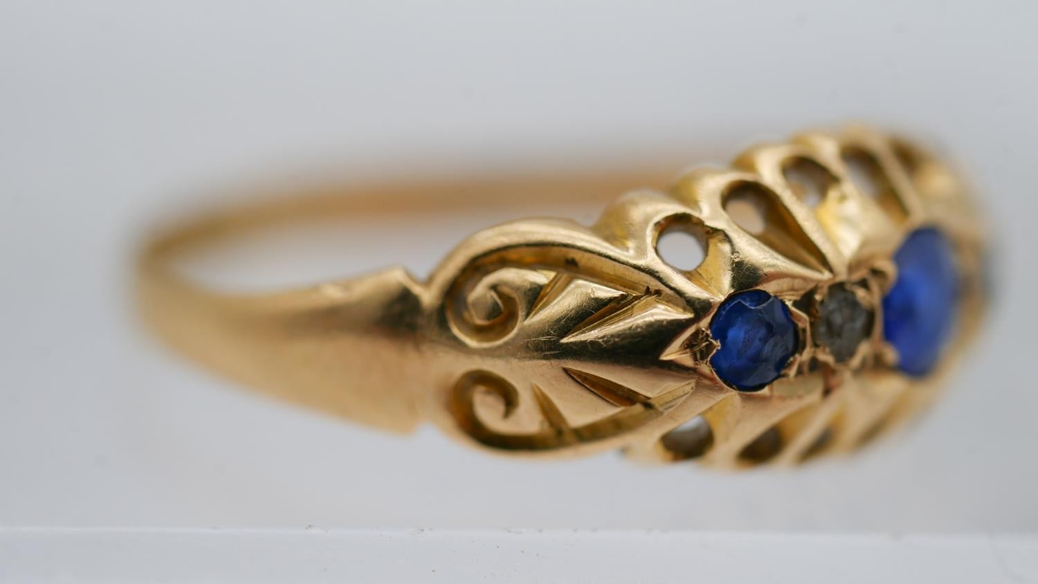 An 18 carat yellow gold sapphire and diamond gypsy ring, set with two round mixed cut sapphires - Image 7 of 10