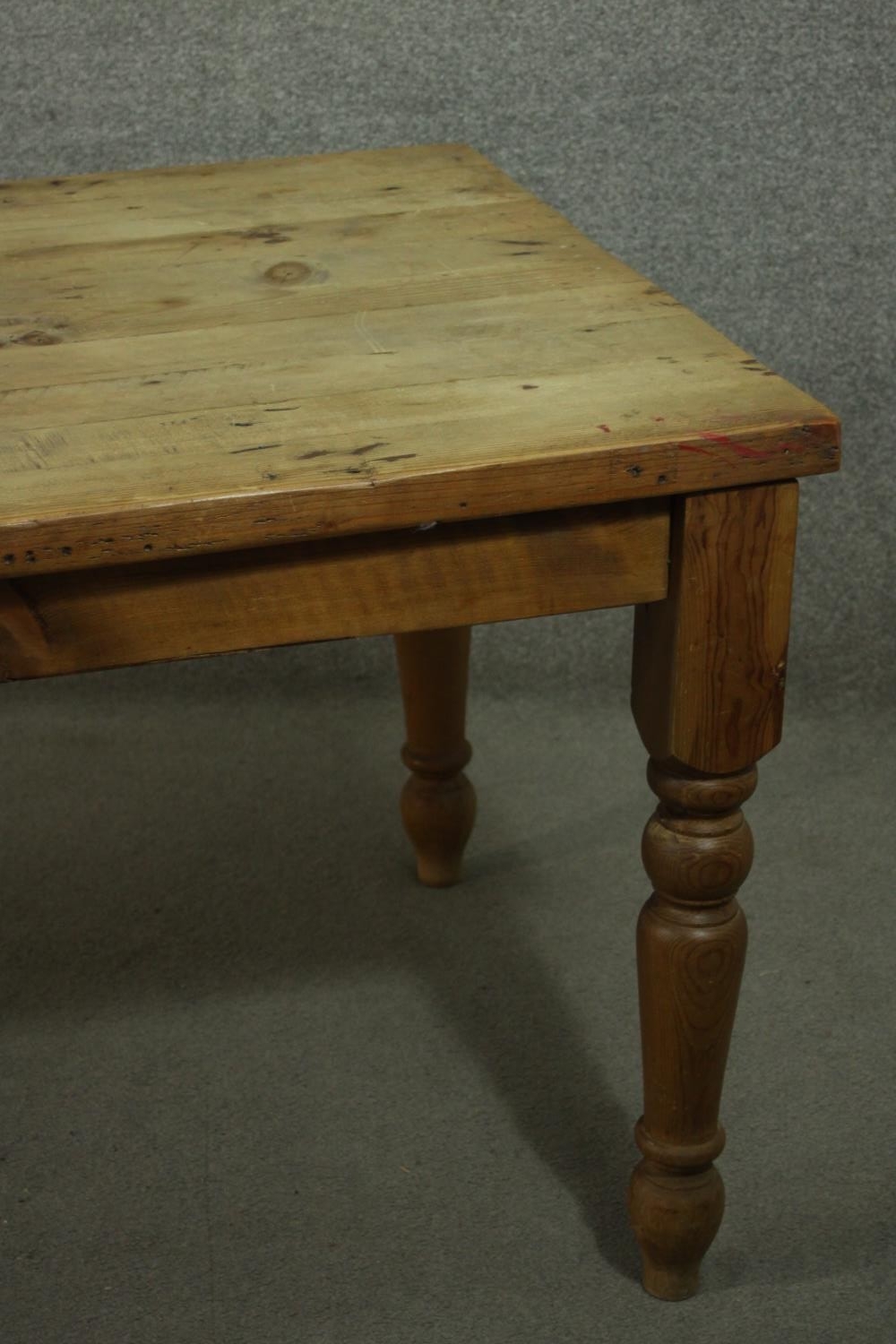 A pine refectory farmhouse dining table, with a rectangular top, on turned legs. - Image 4 of 7