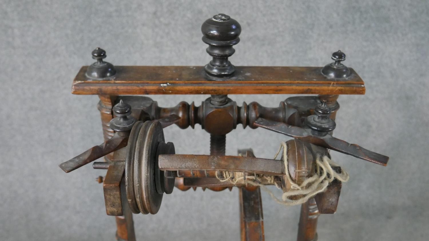A 19th century spinning wheel in turned beech along with a wool spinners stand. H.178cm (largest) - Image 5 of 11