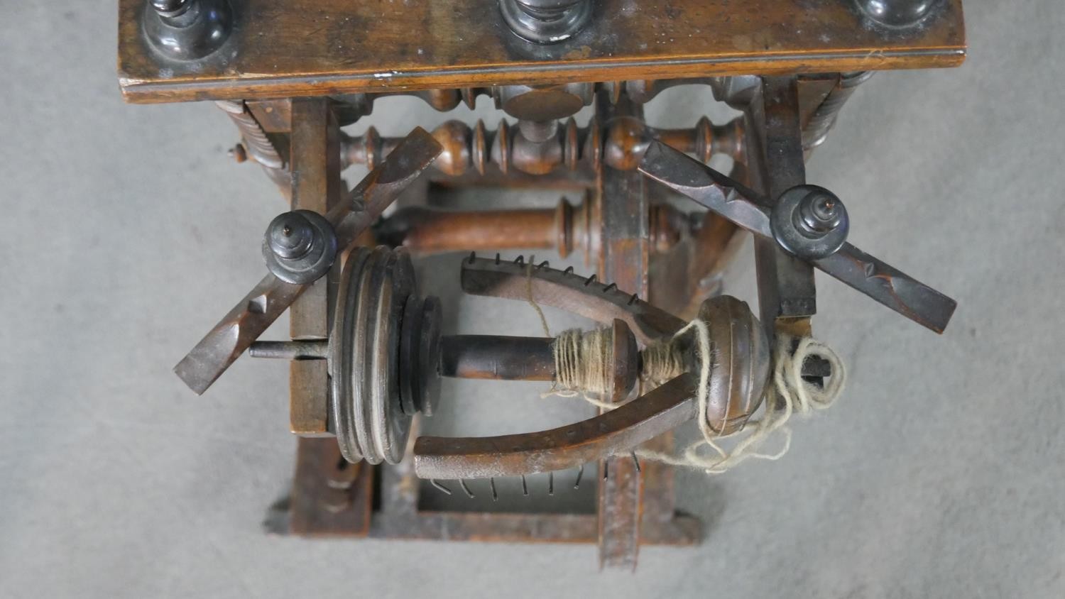 A 19th century spinning wheel in turned beech along with a wool spinners stand. H.178cm (largest) - Image 6 of 11