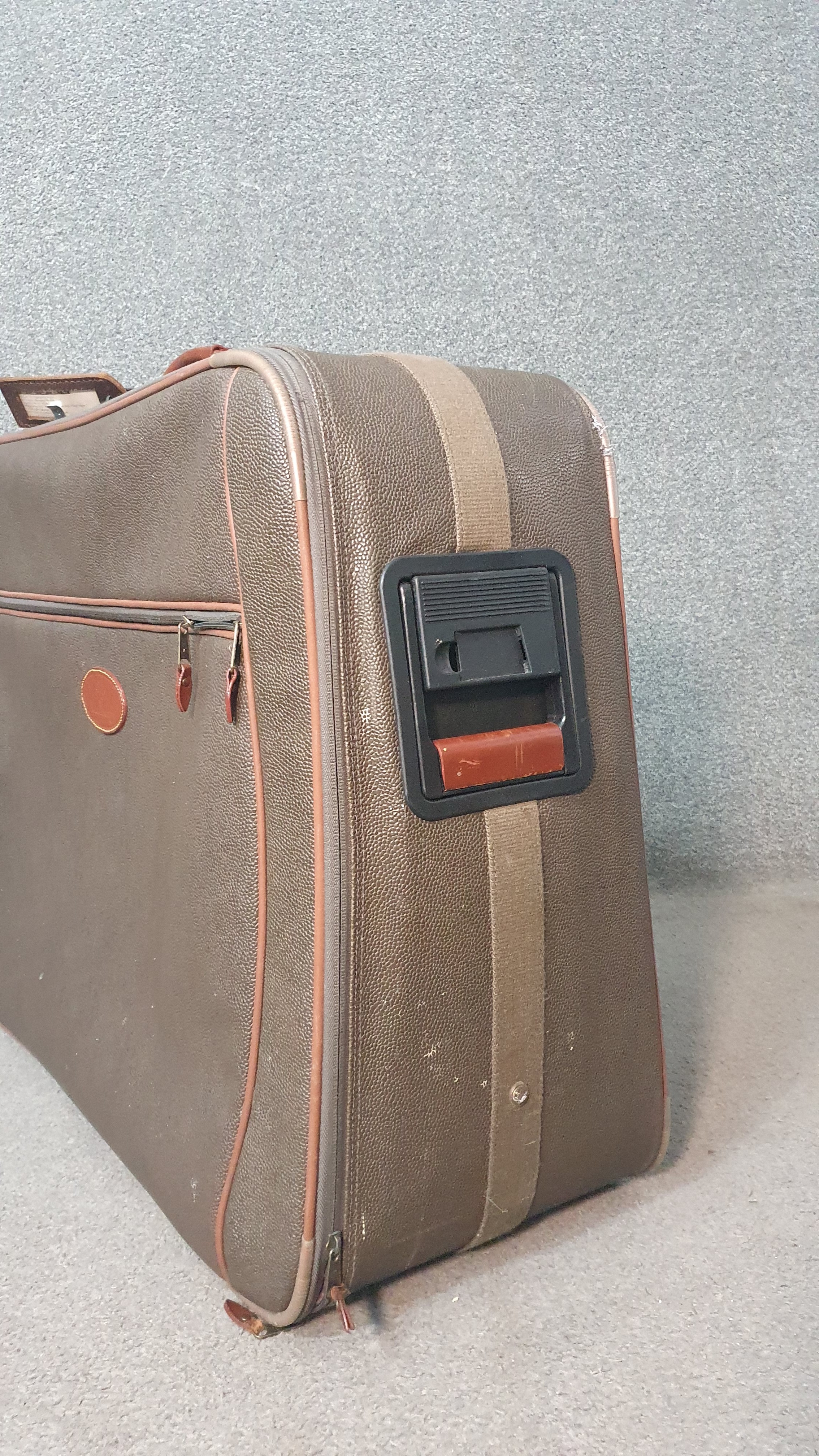 A Mulberry scotchgrain leather travelling case with wheels and spring loaded extending handle, - Image 8 of 8