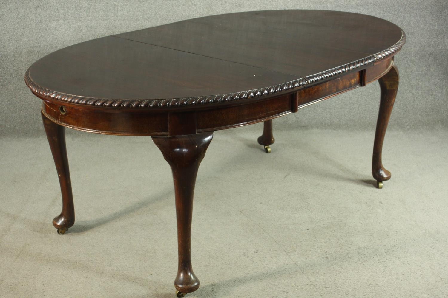 A Victorian mahogany extending wind-out dining table, of oval form, with an additional lead and a - Image 3 of 10