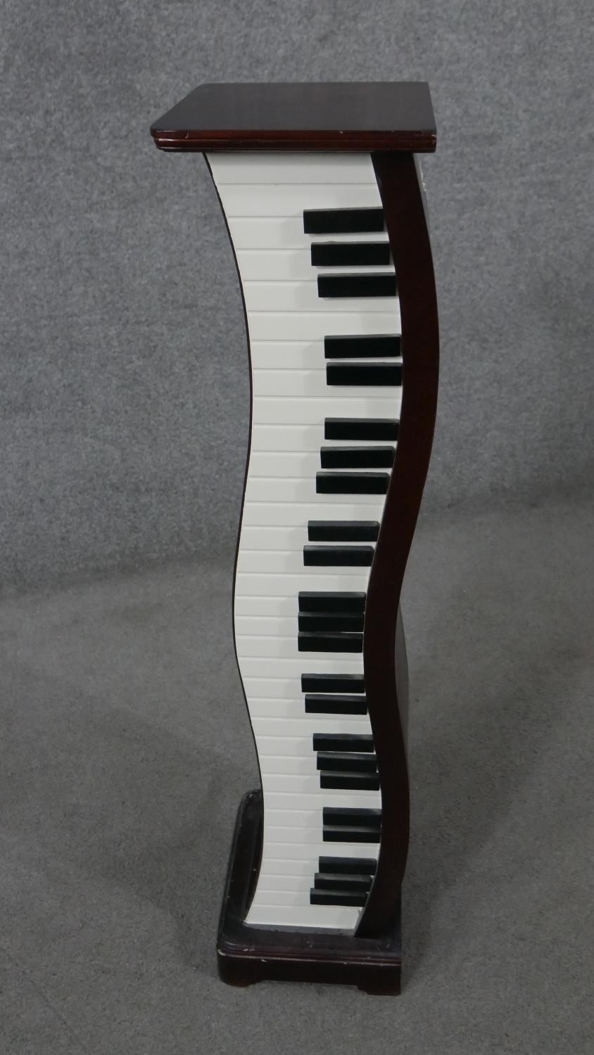 A painted CD rack in the form of a piano with black and white key detailing. H.95 W.24 D.21cm - Image 3 of 4