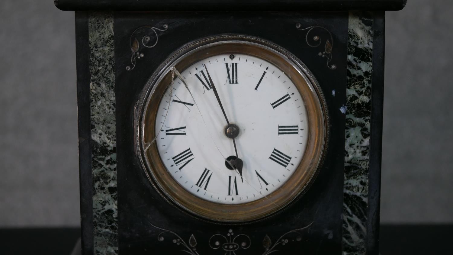 A Victorian black slate and green serpentine architectural mantle clock, adorned with a white - Image 3 of 7