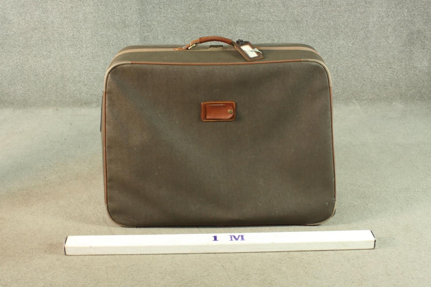 A Mulberry scotchgrain leather travelling case with wheels and spring loaded extending handle, - Image 2 of 8