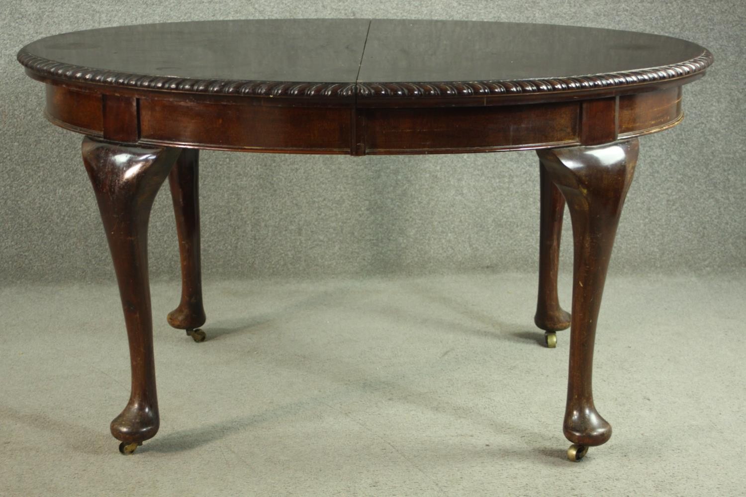 A Victorian mahogany extending wind-out dining table, of oval form, with an additional lead and a - Image 7 of 10