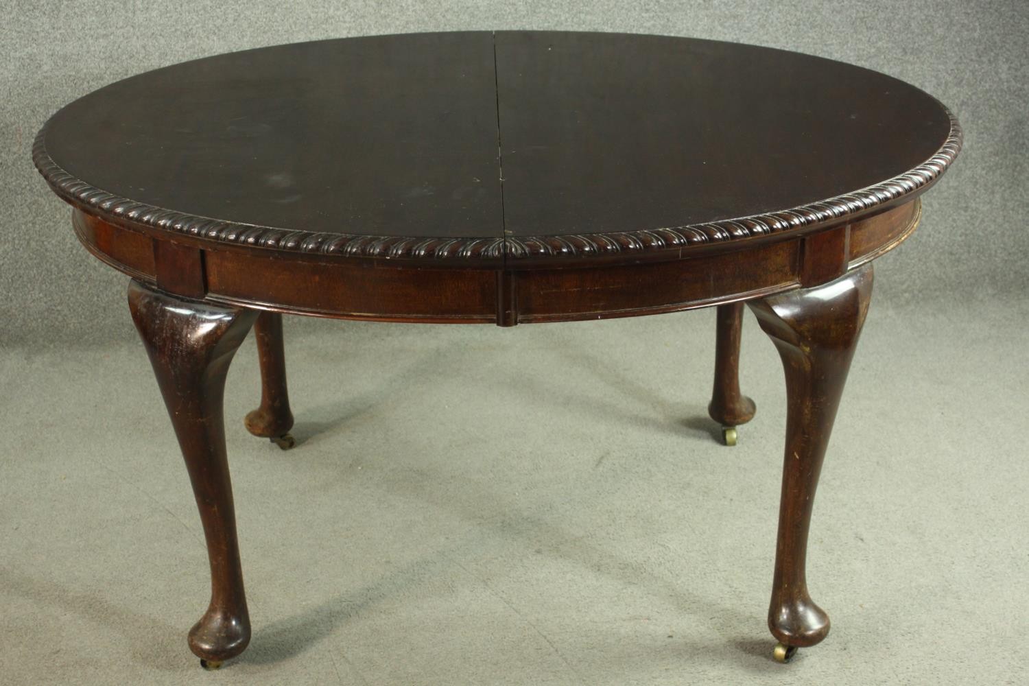 A Victorian mahogany extending wind-out dining table, of oval form, with an additional lead and a - Image 6 of 10