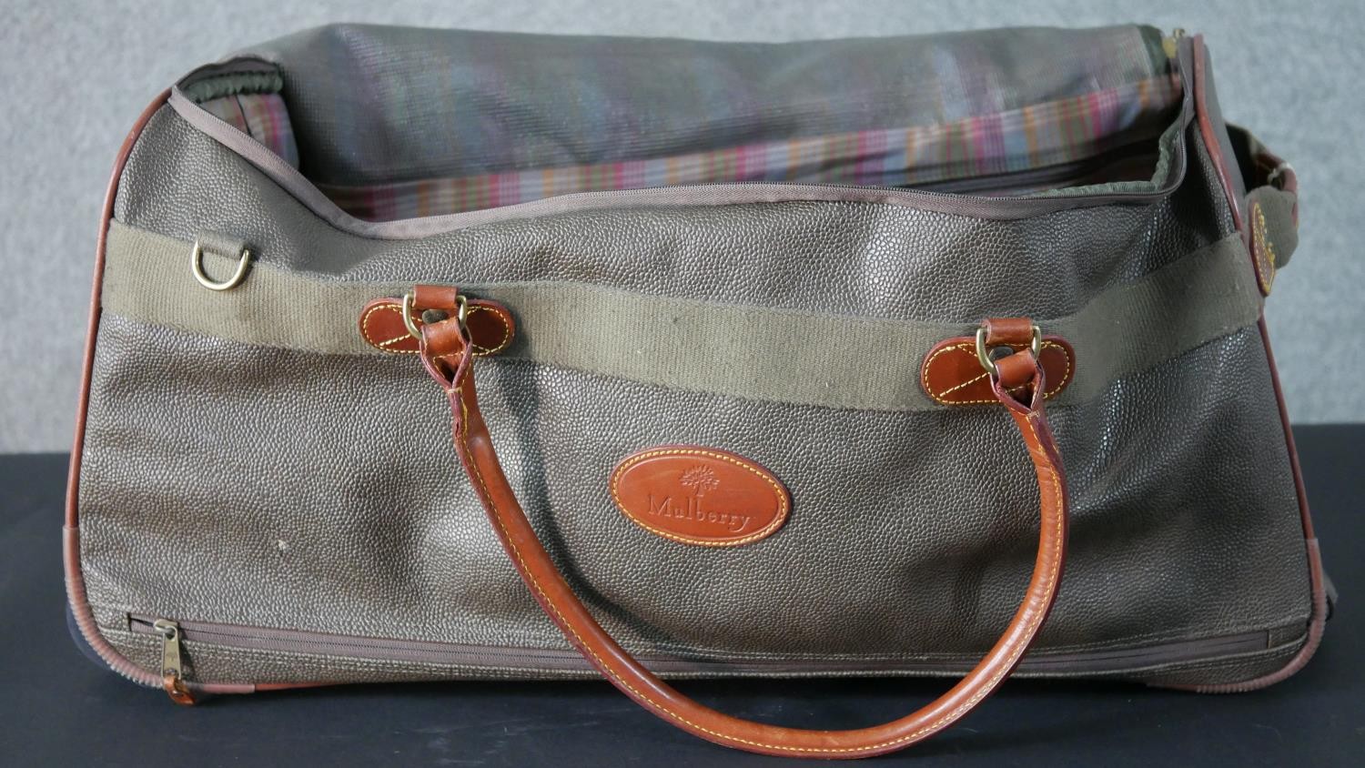 A Mulberry scotchgrain leather travelling holdall with extending pull along handle and wheels, - Image 2 of 20
