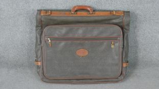 A Mulberry suit carrier in scotchgrain leather. H.60 W.65 D.10cm