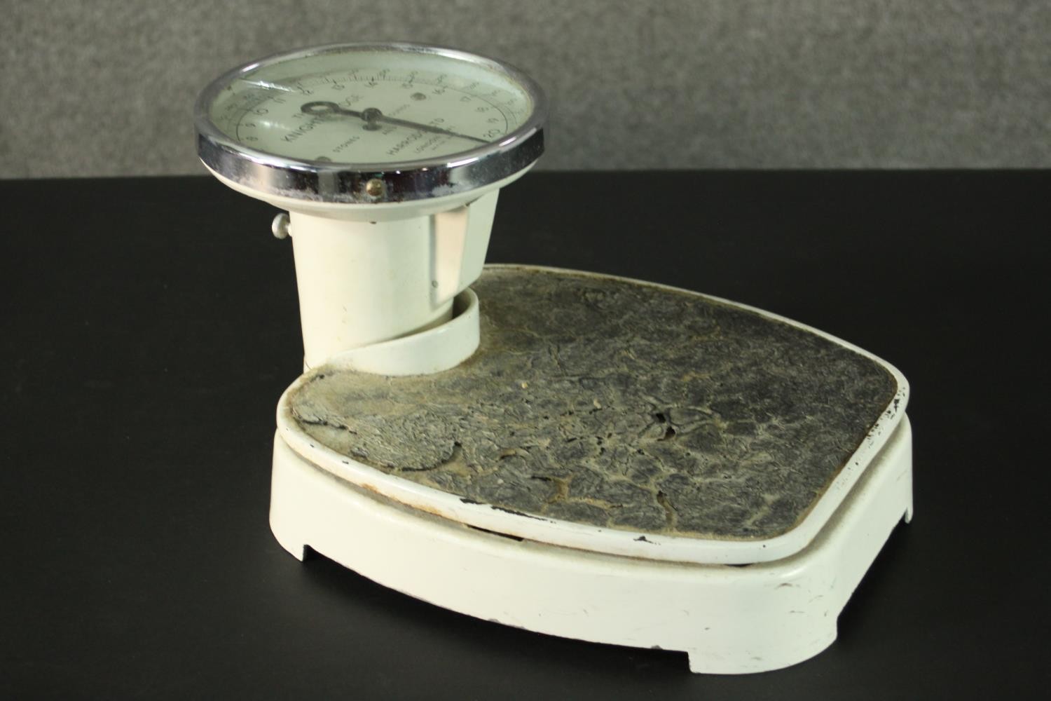 A set of Harrods Limited 'The Knightsbridge' bathroom scales, with a white enamel body, in stones - Image 4 of 4