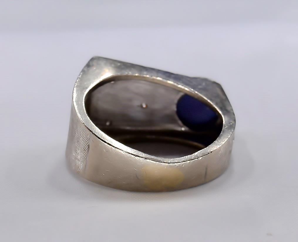 A 14 carat white gold diamond and star sapphire dress ring, set with a round cabochon star - Image 3 of 4