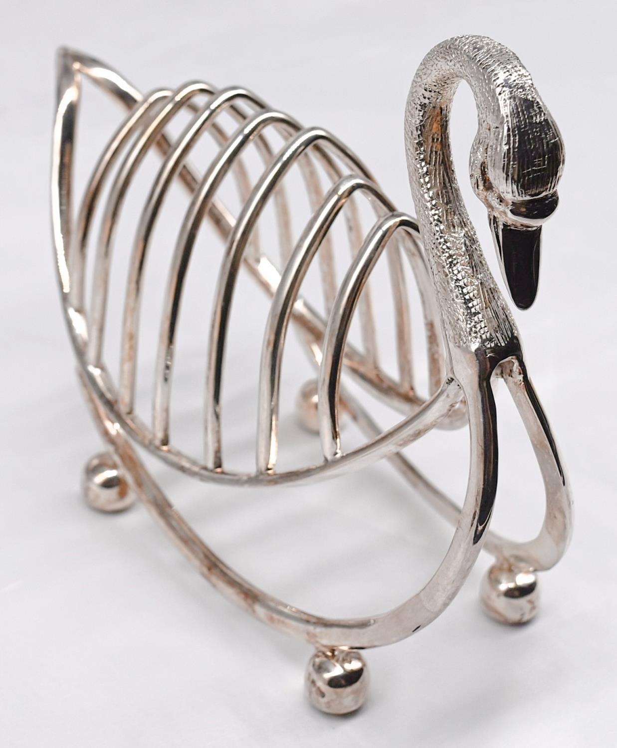 A silver plated toast rack in the form of a swan, with engraved detailing to the head. Sits on - Image 3 of 3