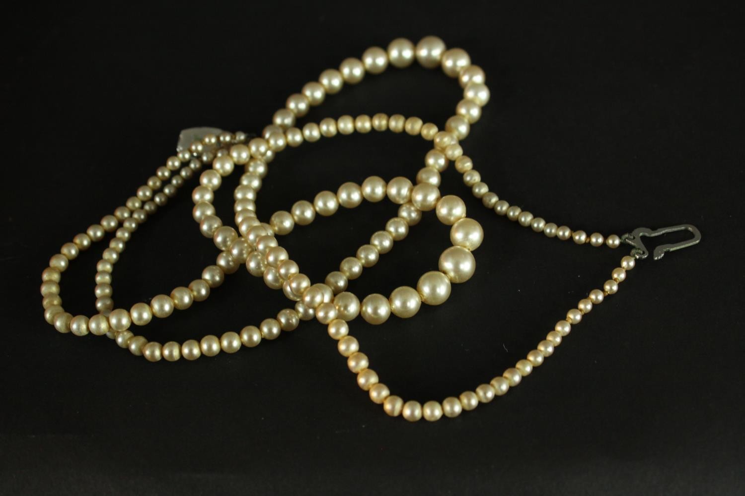 A boxed group of necklaces, including: a sapphire and white sapphire facetted bead necklace, an - Image 4 of 11