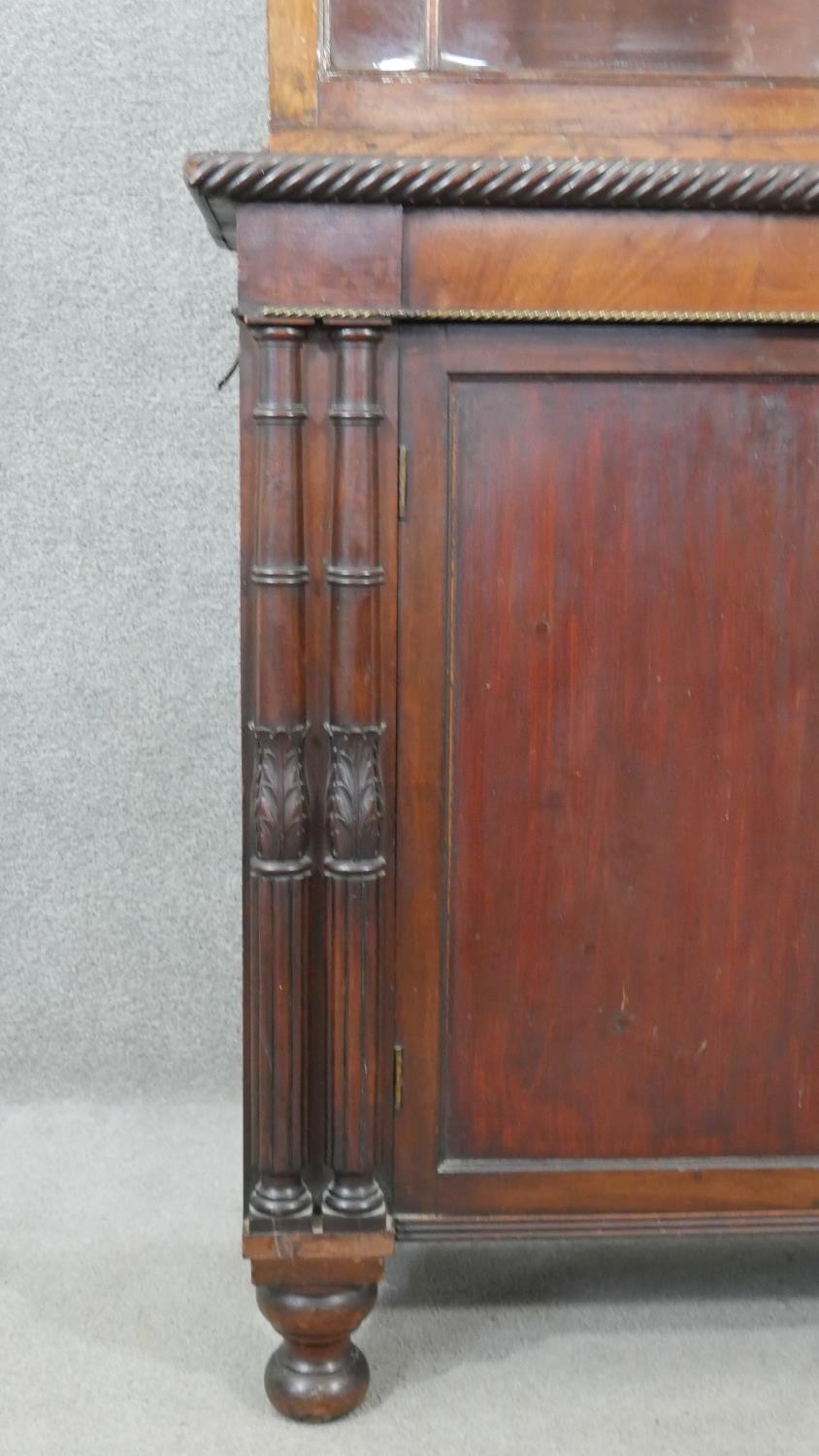 An early 19th century mahogany bookcase, with a gadrooned cornice over two glazed cupboard doors - Image 6 of 9