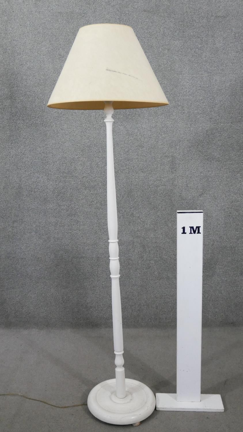 A painted carved standard lamp with cream shade. H.180 Diam.36cm - Image 2 of 5