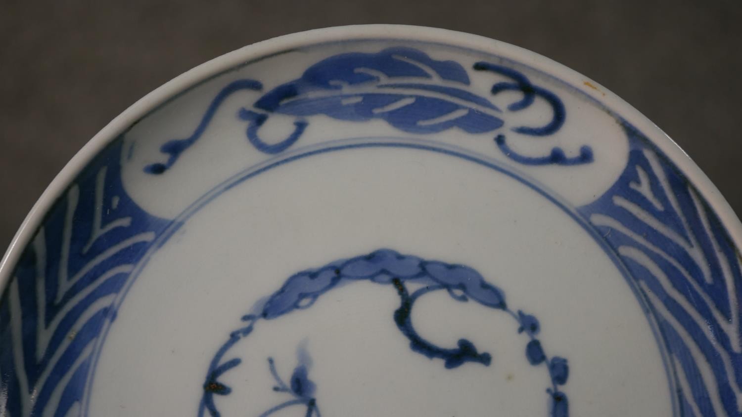 A pair of Japanese Edo period hand painted blue and white porcelain plates with tree and foliate - Image 7 of 11