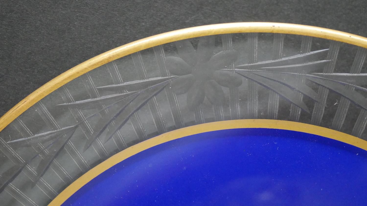 An Art Deco hand painted royal blue and gilded cut crystal cake stand with carrying handle. Diam. - Image 4 of 6