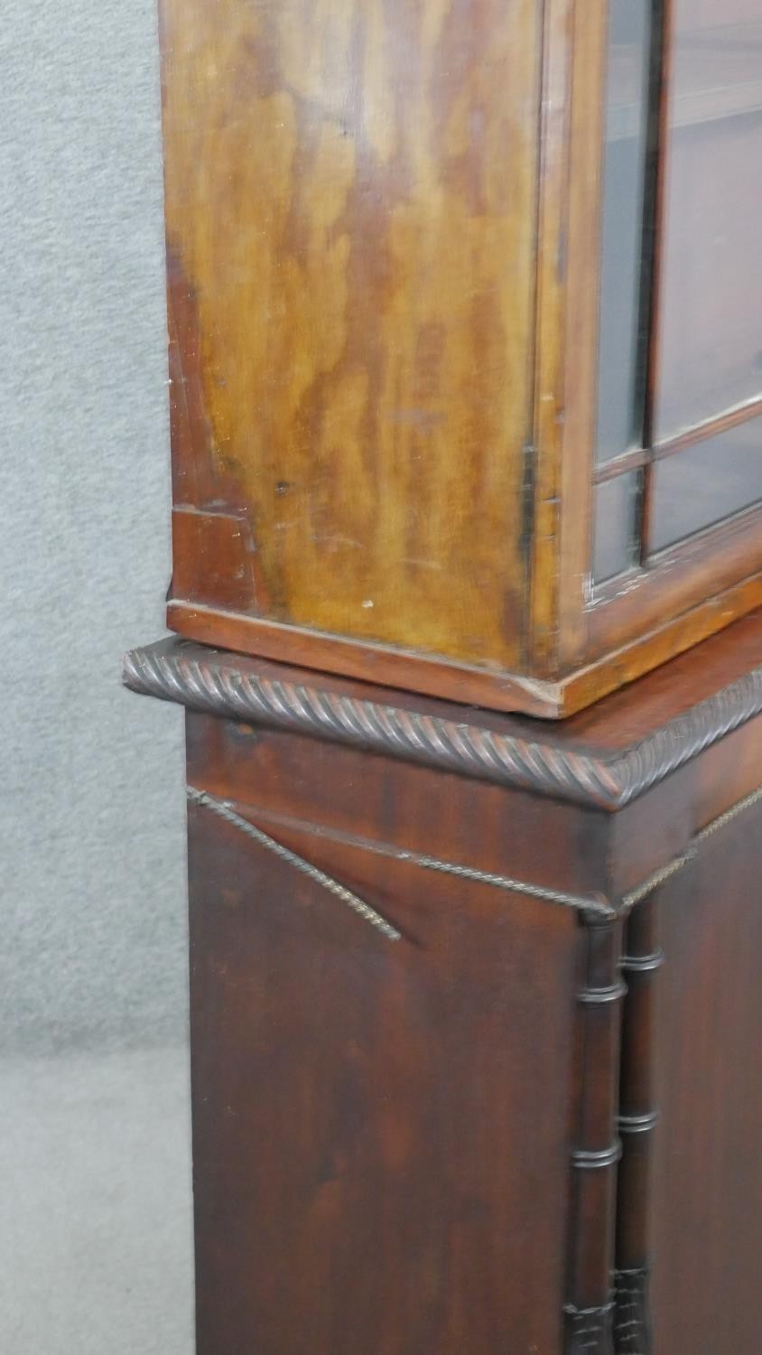 An early 19th century mahogany bookcase, with a gadrooned cornice over two glazed cupboard doors - Image 9 of 9