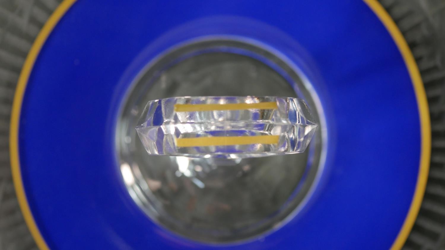 An Art Deco hand painted royal blue and gilded cut crystal cake stand with carrying handle. Diam. - Image 6 of 6