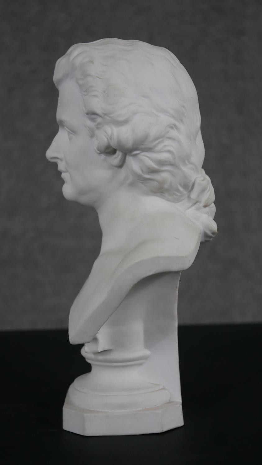 A Parian ware bust of Mozart, the bust inscribed below and on plinth base. H.30 W.18 D.10cm - Image 7 of 8