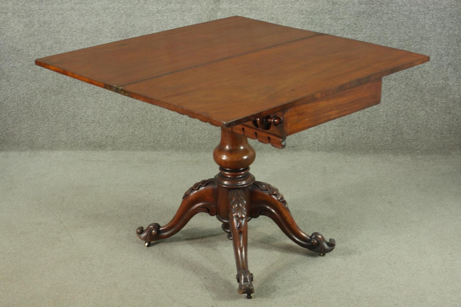 A Victorian figured walnut tea table, with a foldover top, over a baluster stem, on a quatraform - Image 5 of 7