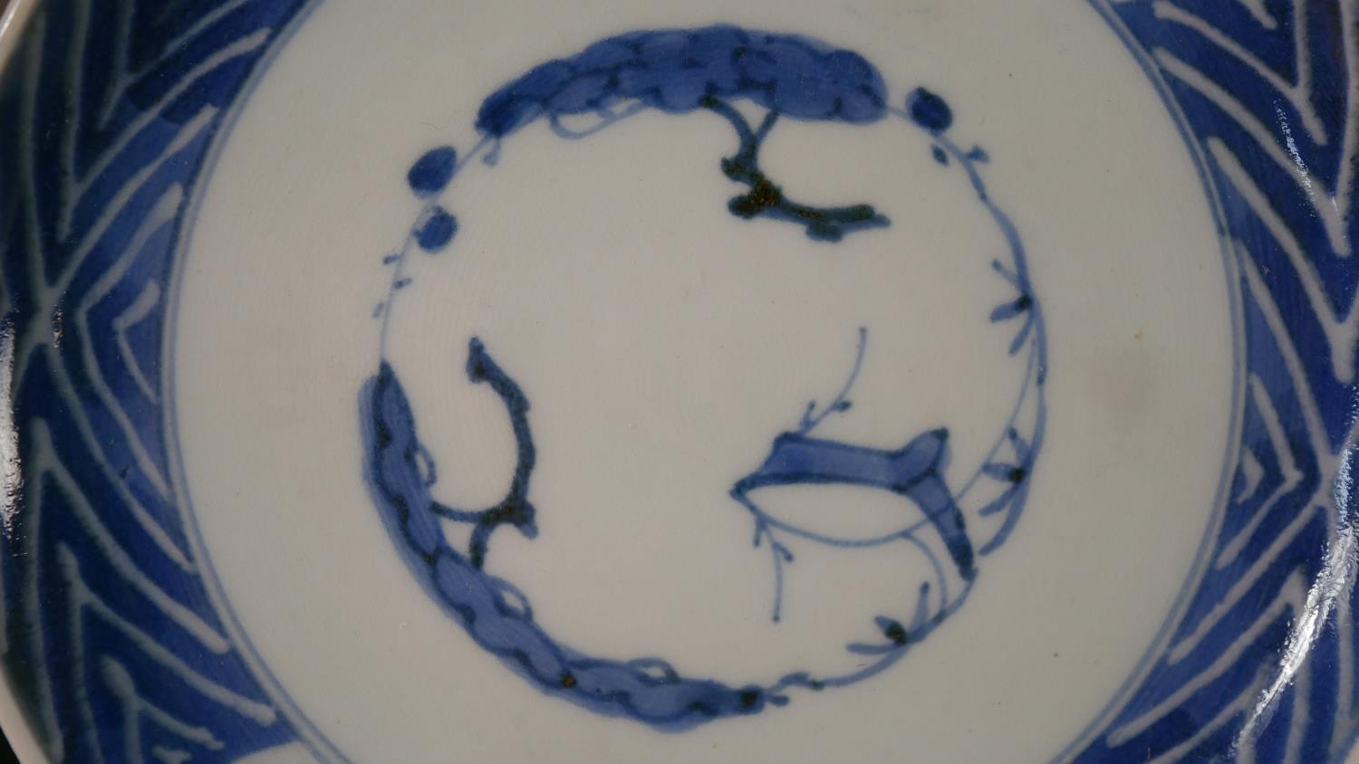 A pair of Japanese Edo period hand painted blue and white porcelain plates with tree and foliate - Image 5 of 11