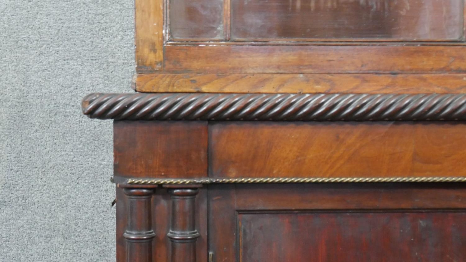 An early 19th century mahogany bookcase, with a gadrooned cornice over two glazed cupboard doors - Image 7 of 9