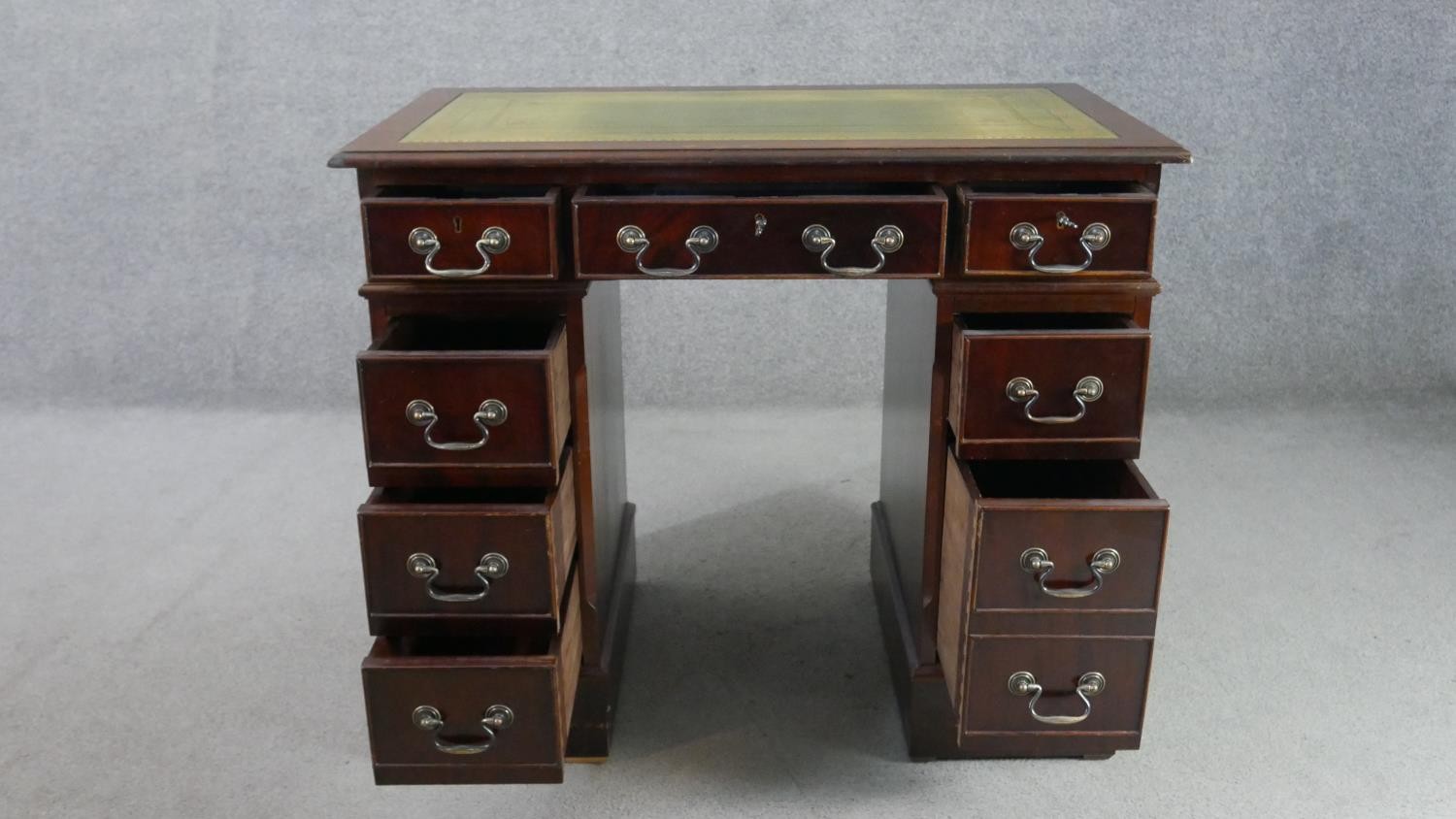 A 19th century style mahogany pedestal desk, of small proportions, with a tooled green leather - Image 7 of 8