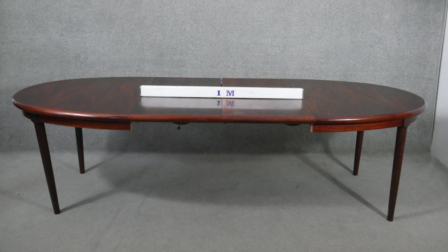 A vintage extending dining table with two extra leaves on tapering shaped supports. H.70 W.260 W. - Image 6 of 6