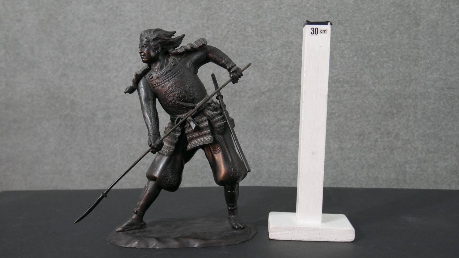 A cast copper statue of a Japanese Samurai. H.31cm - Image 2 of 9