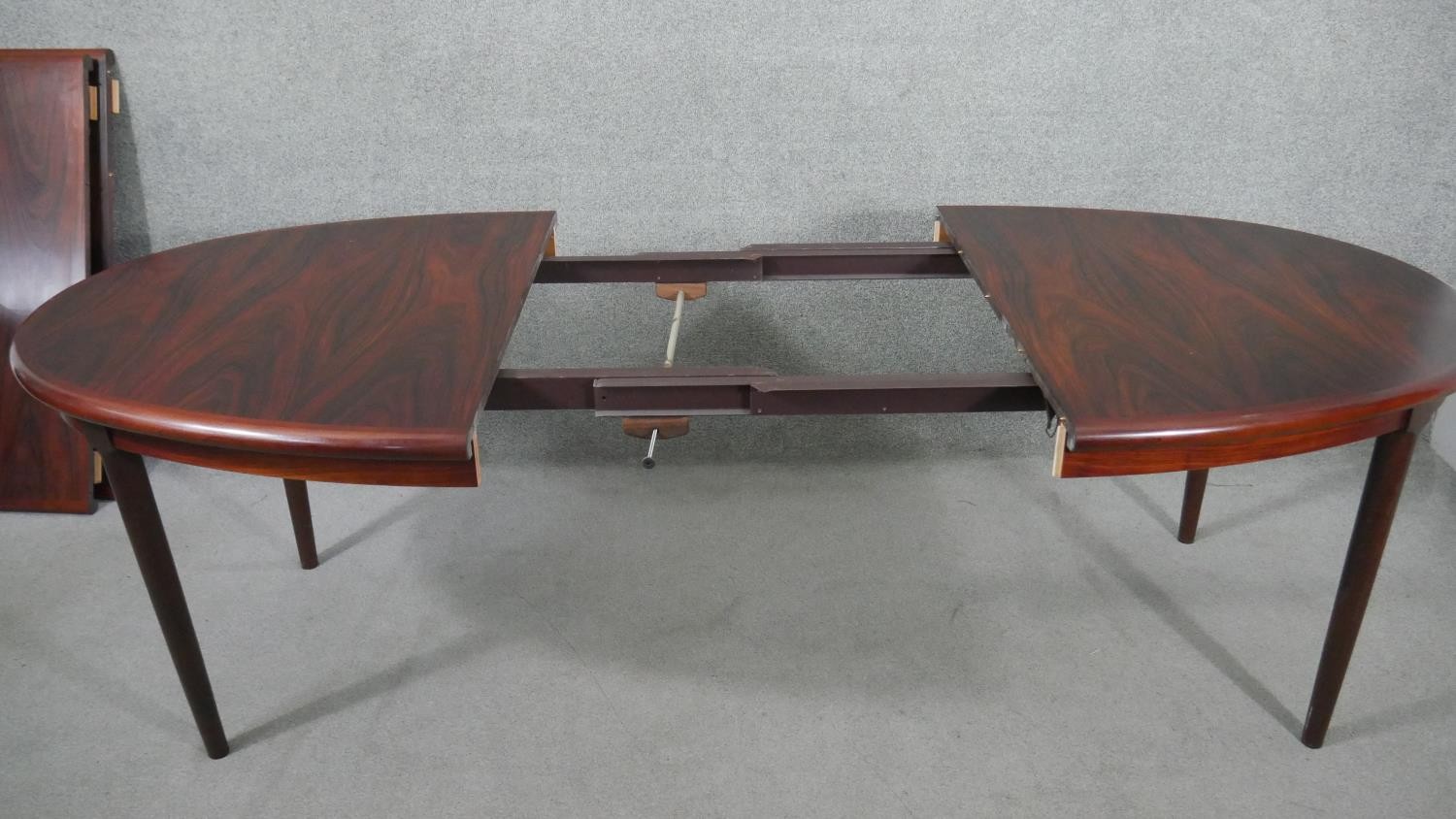 A vintage extending dining table with two extra leaves on tapering shaped supports. H.70 W.260 W. - Image 4 of 6